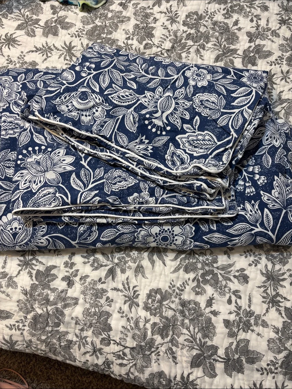 IKEA Blue and white floral Twin Duvet cover  with 2 pillow shams
